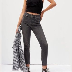 Levi’s Premium Wedgie Icon Fit Dark Grey